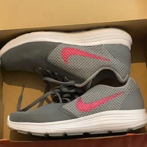 Woman’s Nike Revolution 3